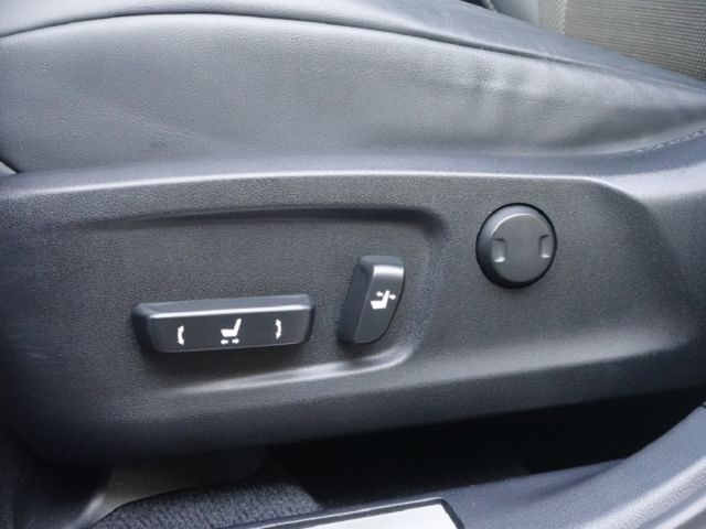 ▲年底車，RX300，F-Sport版▲全原廠保養，全車原鈑件▲全景天窗，Ｆ專屬套件，通風椅，電尾門，無線充電  第19張相片