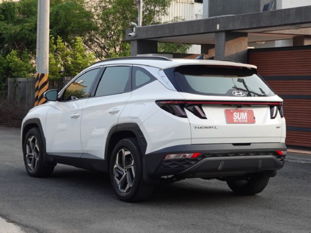 ▲汽油最頂級Ｂ版，只跑２萬，原廠保固中▲超美無菸車，原鈑件認證▲Lv2跟車，盲點，電尾門，六氣囊，免鑰匙，電動椅  第2張相片