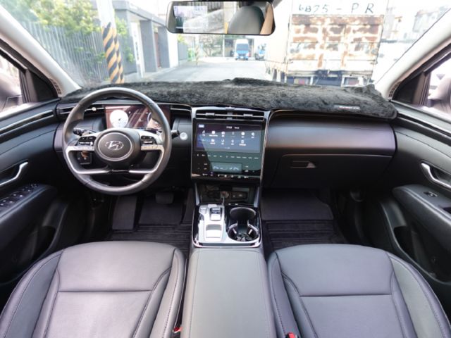 ▲汽油最頂級Ｂ版，只跑２萬，原廠保固中▲超美無菸車，原鈑件認證▲Lv2跟車，盲點，電尾門，六氣囊，免鑰匙，電動椅  第5張相片