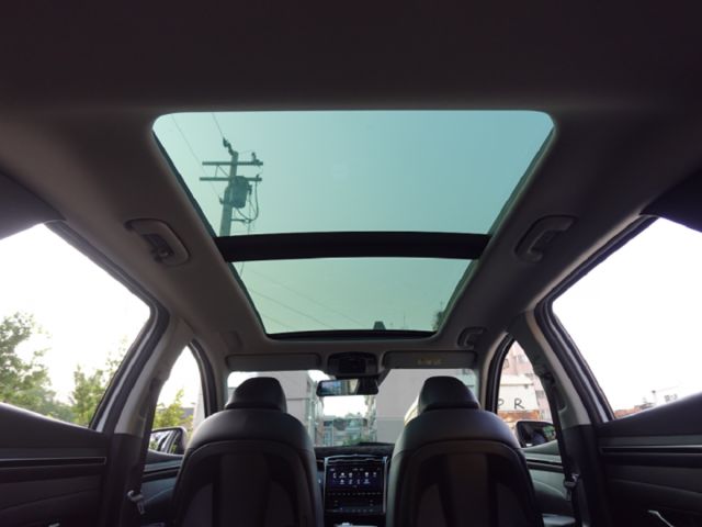 ▲汽油最頂級Ｂ版，只跑２萬，原廠保固中▲超美無菸車，原鈑件認證▲Lv2跟車，盲點，電尾門，六氣囊，免鑰匙，電動椅  第8張相片