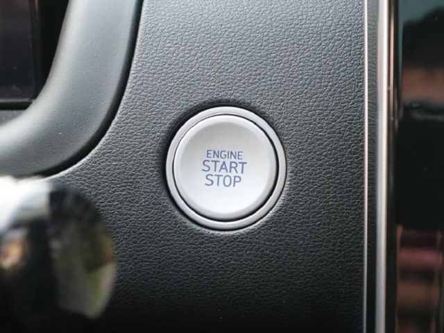 ▲汽油最頂級Ｂ版，只跑２萬，原廠保固中▲超美無菸車，原鈑件認證▲Lv2跟車，盲點，電尾門，六氣囊，免鑰匙，電動椅  第10張相片