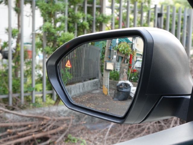 ▲汽油最頂級Ｂ版，只跑２萬，原廠保固中▲超美無菸車，原鈑件認證▲Lv2跟車，盲點，電尾門，六氣囊，免鑰匙，電動椅  第12張相片