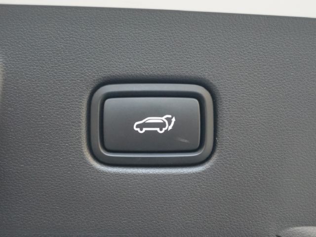 ▲汽油最頂級Ｂ版，只跑２萬，原廠保固中▲超美無菸車，原鈑件認證▲Lv2跟車，盲點，電尾門，六氣囊，免鑰匙，電動椅  第19張相片