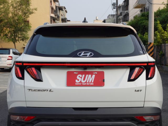 ▲汽油最頂級Ｂ版，只跑２萬，原廠保固中▲超美無菸車，原鈑件認證▲Lv2跟車，盲點，電尾門，六氣囊，免鑰匙，電動椅  第20張相片