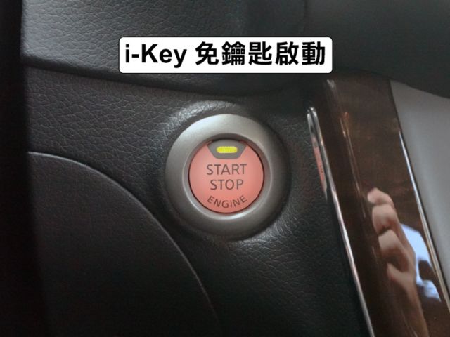 ▲本月特價，豪華影音版，原鈑件認證▲只跑７萬，全原廠保養▲免鑰匙，恆溫，定速，導航，電視，胎壓，可全額貸款  第8張相片