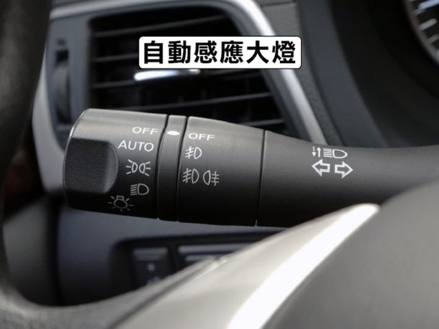 ▲本月特價，豪華影音版，原鈑件認證▲只跑７萬，全原廠保養▲免鑰匙，恆溫，定速，導航，電視，胎壓，可全額貸款  第16張相片