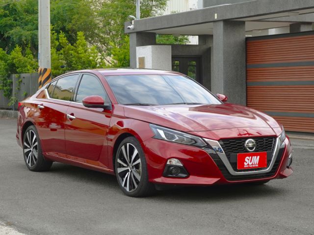 ▲小改款，無引擎炸缸問題▲只跑３千公里，全車原鈑件▲Lv2跟車，盲點，環景，Bose音響，十氣囊，LED頭燈，免鑰匙  第1張相片