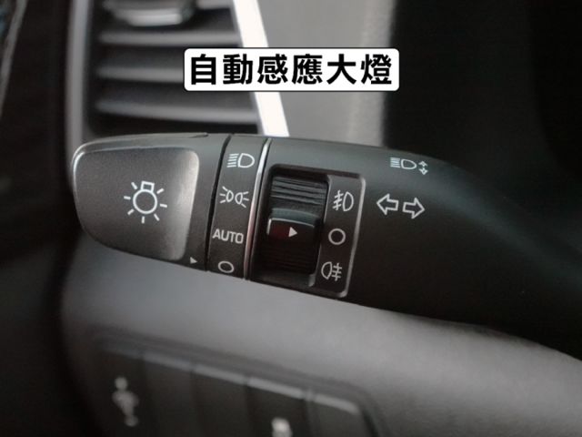 ▲1.6渦輪汽油尊貴，選配盲點▲只跑７萬，原鈑件，全原廠保養▲升級數萬影音配備▲六氣囊，免鑰匙，LED頭燈，電動椅，定速  第19張相片