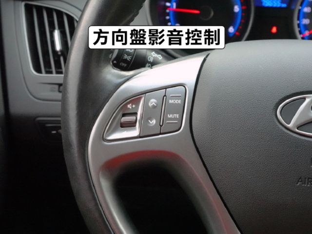 ▲小改款～柴油尊貴型，升級LED頭燈▲只跑７萬多，原鈑件認證▲升級影音導航組▲六氣囊，電動椅，定速，恆溫，循跡  第17張相片