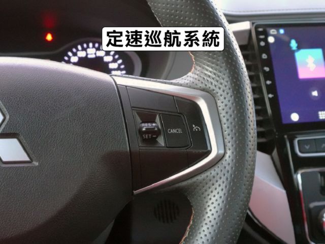 ▲頂級時尚型，低里程跑少，三菱原廠保固▲全車引擎腳剛換▲升級安卓導航機▲六氣囊，免鑰匙，LED頭燈，循跡防滑，斜坡起步  第9張相片