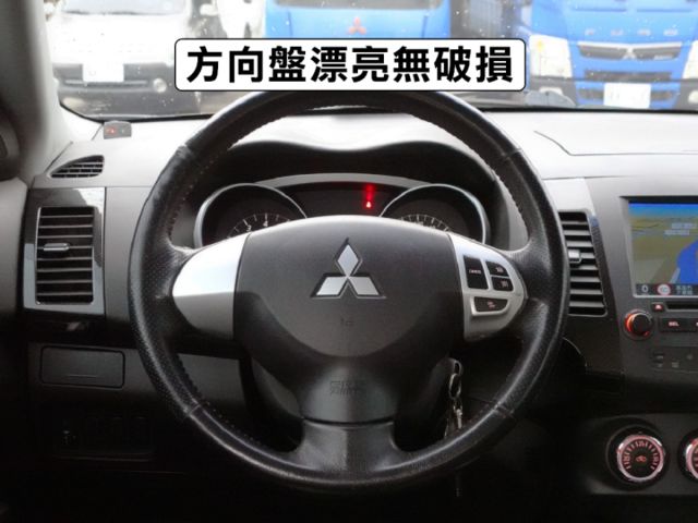 ▲iO特式版，升級影音導航組▲超美無菸車，里程跑少，原鈑件認證▲雙安，恆溫，定速，ABS煞車，可全額貸款  第12張相片