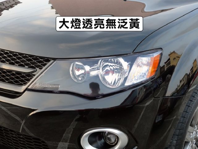 ▲iO特式版，升級影音導航組▲超美無菸車，里程跑少，原鈑件認證▲雙安，恆溫，定速，ABS煞車，可全額貸款  第19張相片