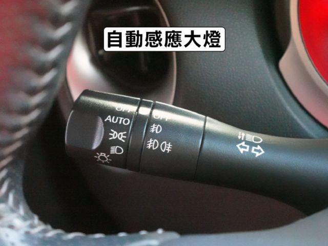 ▲豪華影音版，全原廠保養，只跑３萬▲升級原廠導航／電視／胎壓，前後錄影▲六氣囊，電熱椅，免鑰匙，恆溫，定速，原鈑件認證車  第20張相片