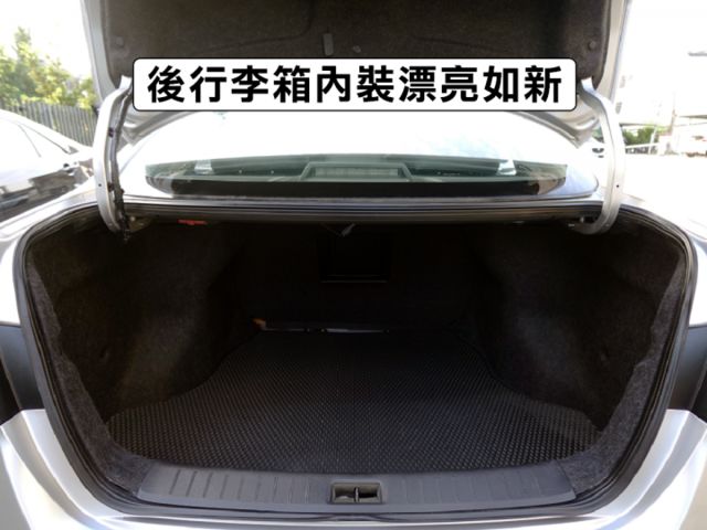 ▲豪華影音版，只跑５萬多▲一手車無菸味▲四顆輪胎換橫濱▲免鑰匙，恆溫，定速，導航，胎壓▲認證車～全台保固，可全額貸  第7張相片