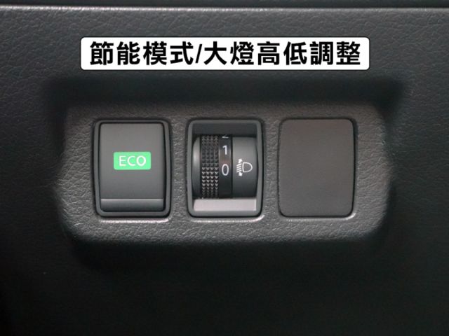 ▲豪華影音版，只跑５萬多▲一手車無菸味▲四顆輪胎換橫濱▲免鑰匙，恆溫，定速，導航，胎壓▲認證車～全台保固，可全額貸  第17張相片
