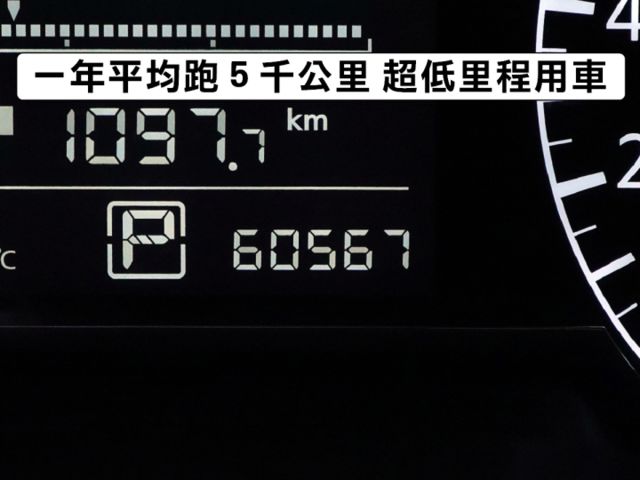 ▲豪華影音版，只跑６萬，全原廠保養▲一手無菸車，原鈑件認證▲免鑰匙，恆溫，定速，導航，電視，SUM全台保固  第5張相片