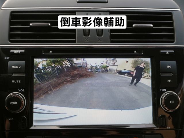 ▲豪華影音版，只跑６萬，全原廠保養▲一手無菸車，原鈑件認證▲免鑰匙，恆溫，定速，導航，電視，SUM全台保固  第16張相片