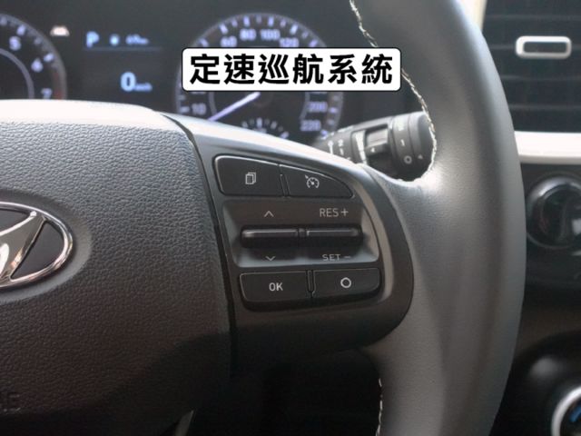 ▲最頂級GLC版，原廠保固至28年1月▲只跑３萬，全車原鈑件▲四顆輪胎剛換不久▲行人預警，車道偏移，六氣囊，免鑰匙，恆溫  第9張相片