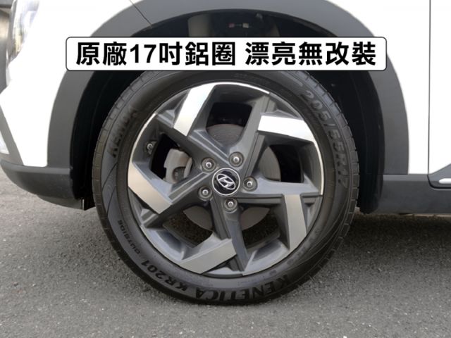▲最頂級GLC版，原廠保固至28年1月▲只跑３萬，全車原鈑件▲四顆輪胎剛換不久▲行人預警，車道偏移，六氣囊，免鑰匙，恆溫  第19張相片