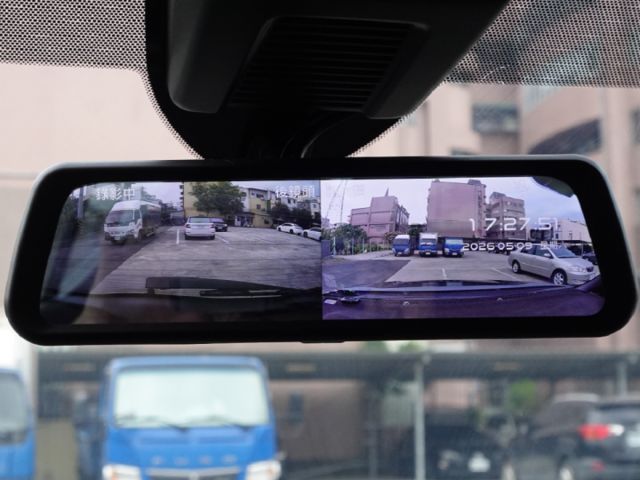 ▲限量夜行版，加數萬原廠選配▲只跑２萬，全原廠保養▲一手無菸車，原鈑件認證▲六氣囊，環景，盲點，LED頭燈，免鑰匙  第15張相片