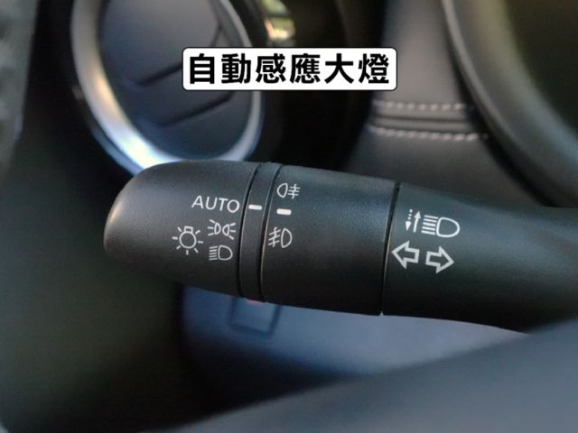 ▲智行旗艦版，只跑９萬，全車原鈑件▲超美無菸車，內裝漂亮如新▲六氣囊，環景，盲點，免鑰匙，恆溫，LED頭燈，可全額貸款  第11張相片