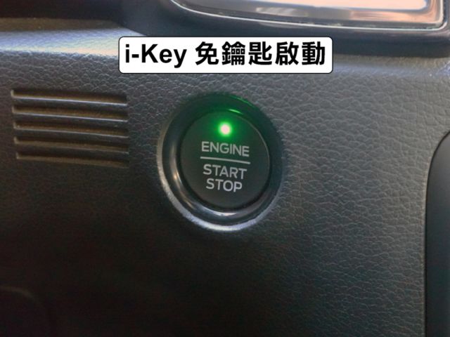 ▲小改款才有2.0渦輪，新變速箱更有力▲原鈑件認證，底盤無生鏽▲四輪傳動，HID頭燈，免鑰匙，電動椅，CarPlay  第13張相片