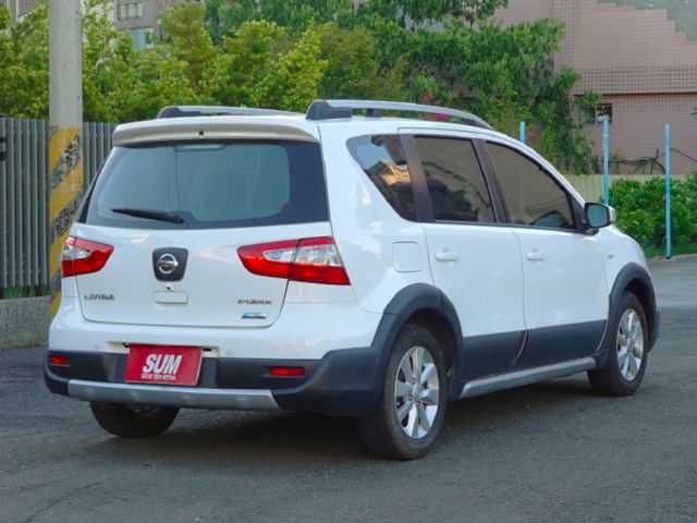 ▲豪華影音版，加數萬元原廠選配▲一手無菸車，全原廠保養▲恆溫，導航，電視，胎壓，前後錄影，抬頭顯示，認證車原鈑件  第4張相片