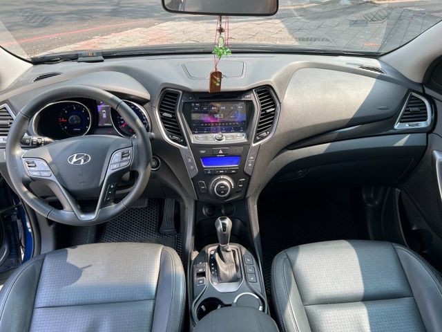 9安.4WD.全景天窗.電動尾門.原廠保養.跑7萬 KM.雙電動椅 定速 . 大馬力大扭力.妥當出遊.百萬柴油車首選  第15張相片
