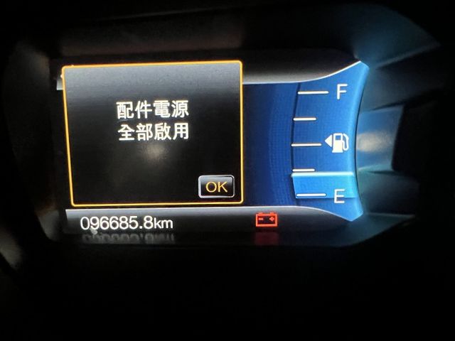 Apple CarPlay .後捲簾.環景.4WD 電動椅  倒車顯影 柴油  第9張相片