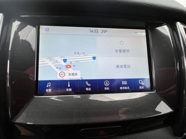 Apple CarPlay .後捲簾.環景.4WD 電動椅  倒車顯影 柴油  第13張相片