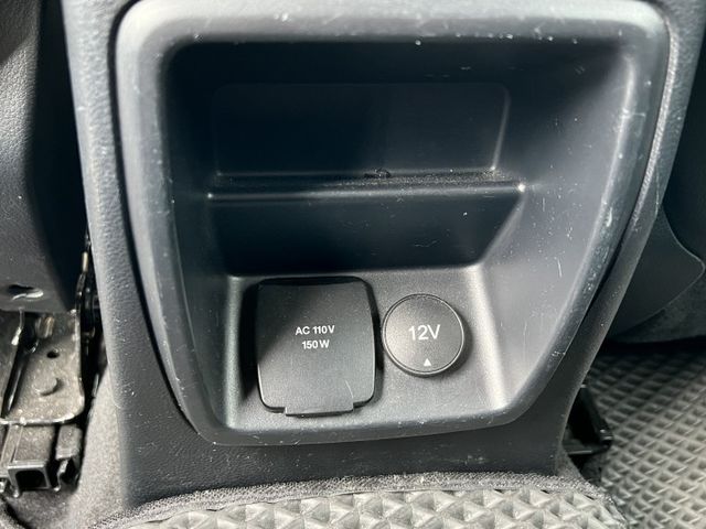 Apple CarPlay .後捲簾.環景.4WD 電動椅  倒車顯影 柴油  第14張相片