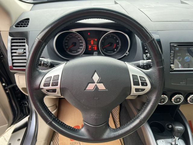 天窗. 定速. 一手車.高CP值休旅車.車泊車宿也適合  第8張相片