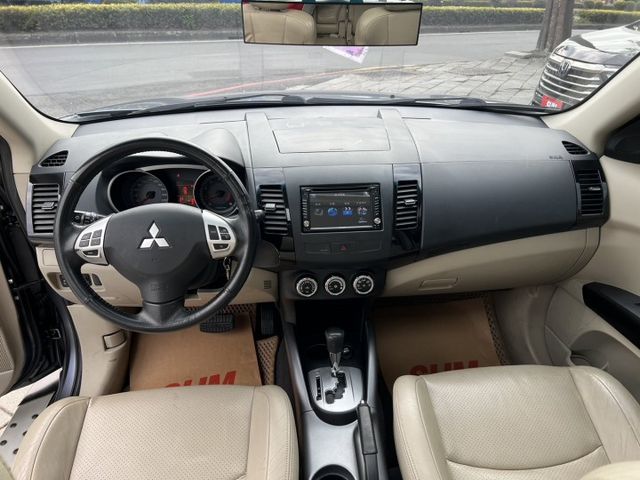 天窗. 定速. 一手車.高CP值休旅車.車泊車宿也適合  第9張相片