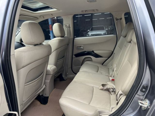 天窗. 定速. 一手車.高CP值休旅車.車泊車宿也適合  第11張相片