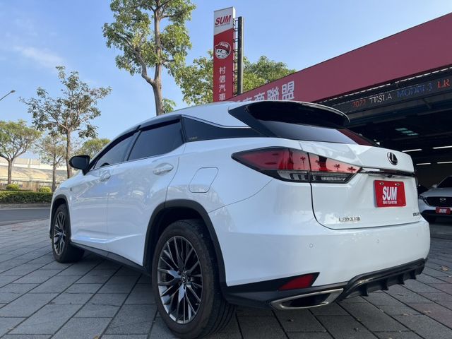 期待已久的白色F SPORT版，正21年出廠，全景天窗，360環景，ACC，HUD  第4張相片