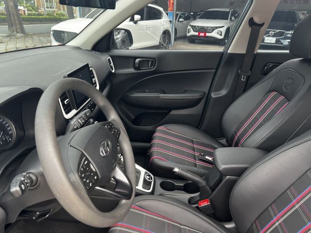 I-KEY.GPS.TCS.6安.車道偏移. 限量牛津綠英倫版GLB款.新車保固中.典雅.潮流.大車室間家庭小休旅  第13張相片