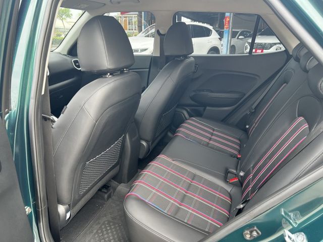 I-KEY.GPS.TCS.6安.車道偏移. 限量牛津綠英倫版GLB款.新車保固中.典雅.潮流.大車室間家庭小休旅  第14張相片