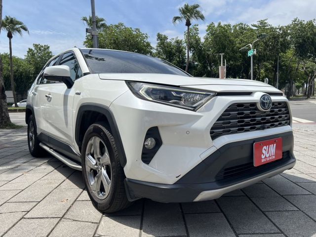 RAV42WD油電旗艦版.9安.ACC.盲點.環景.電尾門.都在原廠保養.原版件  第3張相片