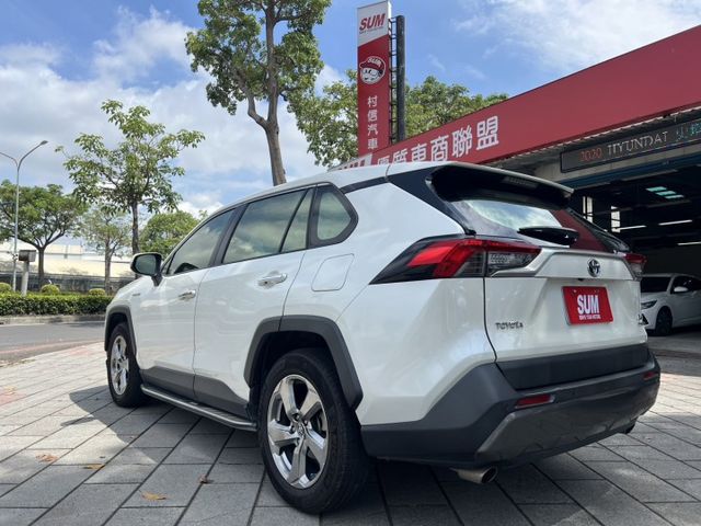 RAV42WD油電旗艦版.9安.ACC.盲點.環景.電尾門.都在原廠保養.原版件  第4張相片