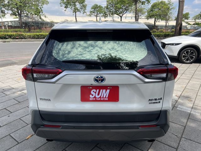 RAV42WD油電旗艦版.9安.ACC.盲點.環景.電尾門.都在原廠保養.原版件  第5張相片