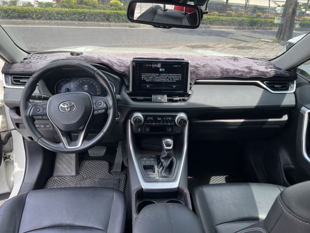 RAV42WD油電旗艦版.9安.ACC.盲點.環景.電尾門.都在原廠保養.原版件  第9張相片