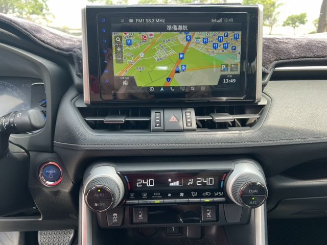RAV42WD油電旗艦版.9安.ACC.盲點.環景.電尾門.都在原廠保養.原版件  第11張相片