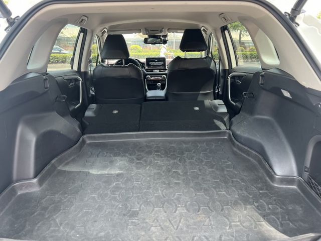 RAV42WD油電旗艦版.9安.ACC.盲點.環景.電尾門.都在原廠保養.原版件  第18張相片