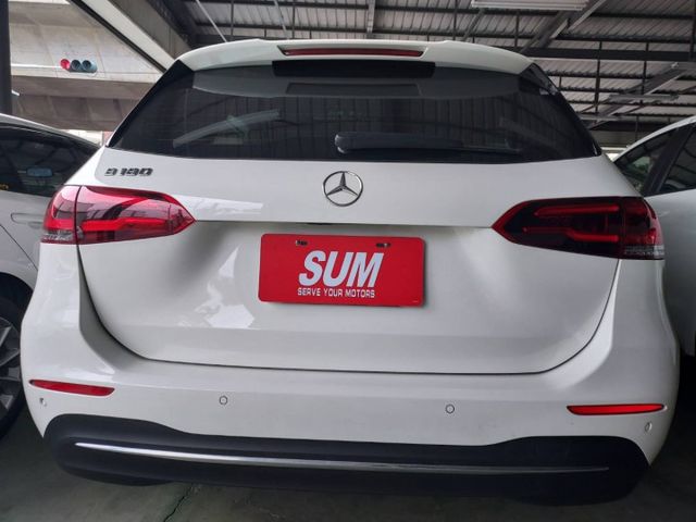 原鈑件，一手車，有加裝ACC，电尾門，电椅，盲點，新車价188萬  第3張相片