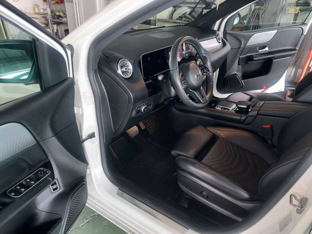 原鈑件，一手車，有加裝ACC，电尾門，电椅，盲點，新車价188萬  第8張相片