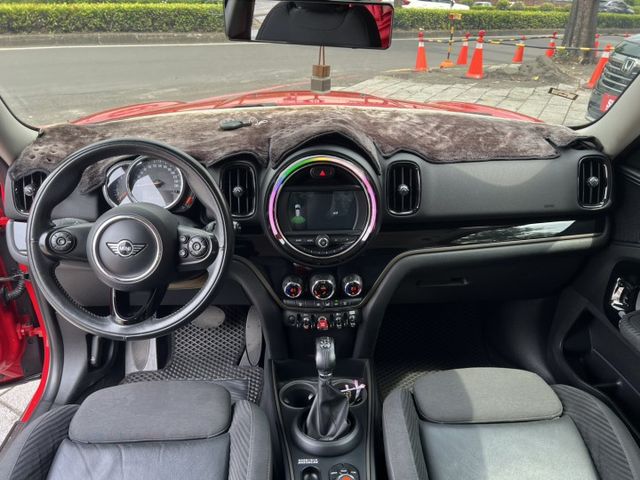 正2018年，MINI COUNTRYMAN，1.5，白頂大紅車身  第11張相片