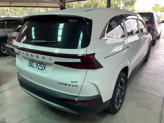 正24年出廠，一手車，B版VIP，***原廠保固中***，正7人座  第3張相片