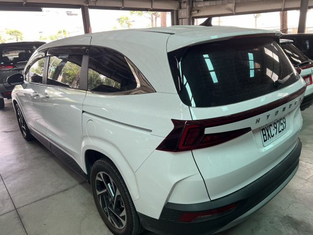 正24年出廠，一手車，B版VIP，***原廠保固中***，正7人座  第4張相片