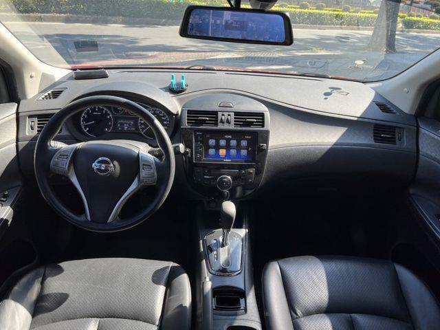 旗艦版.6安.I-KEY.盲點.摸門.定速.環景  第14張相片