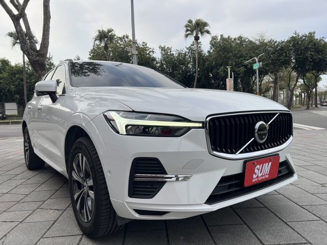 正2022年出廠，23年式，B4，全景天窗，360環景，HUD，電動尾門，原鈑件，原廠保養  第3張相片